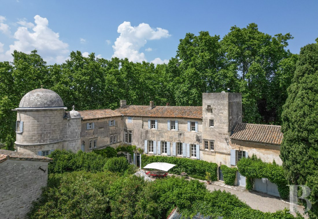 A 15th-century farmhouse surrounded by olive groves in Tarascon, Bouches-du-Rhône  - photo  n°4