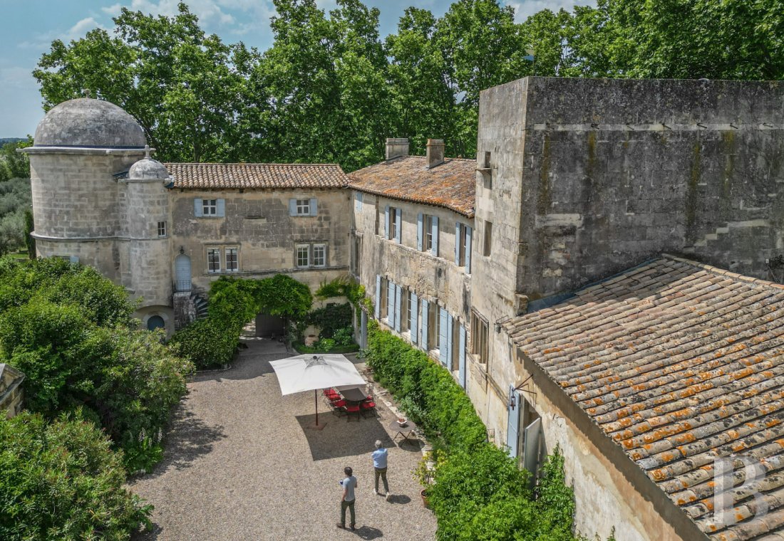 A 15th-century farmhouse surrounded by olive groves in Tarascon, Bouches-du-Rhône  - photo  n°7
