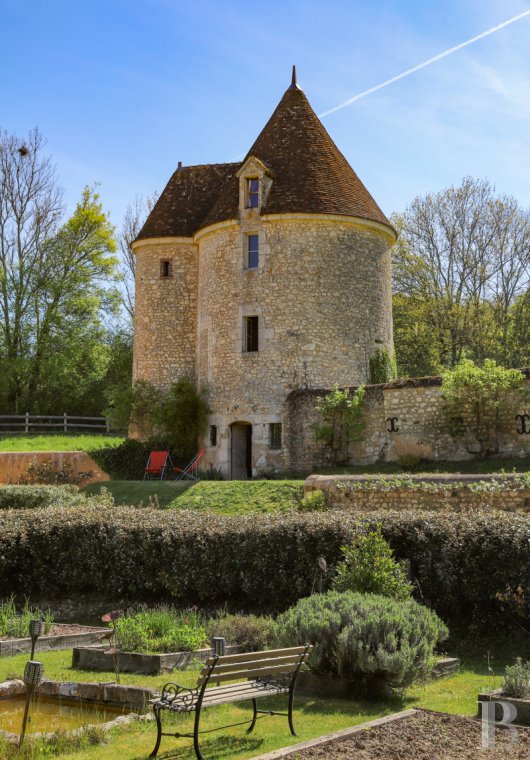 A medieval manor in the middle of the Perche countryside  - photo  n°4