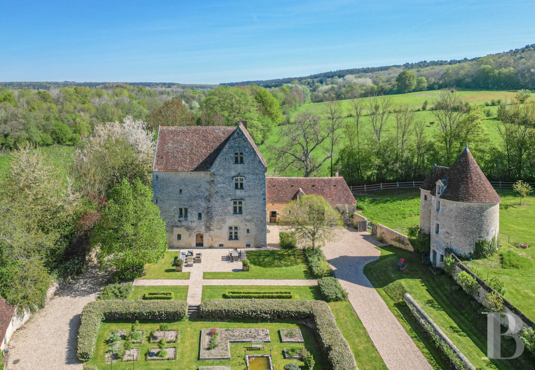 A medieval manor in the middle of the Perche countryside  - photo  n°5
