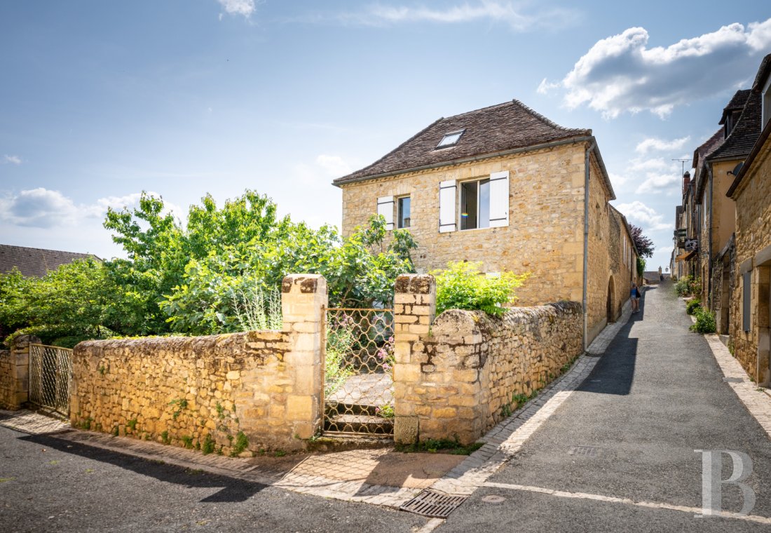 character properties France aquitaine   - 15
