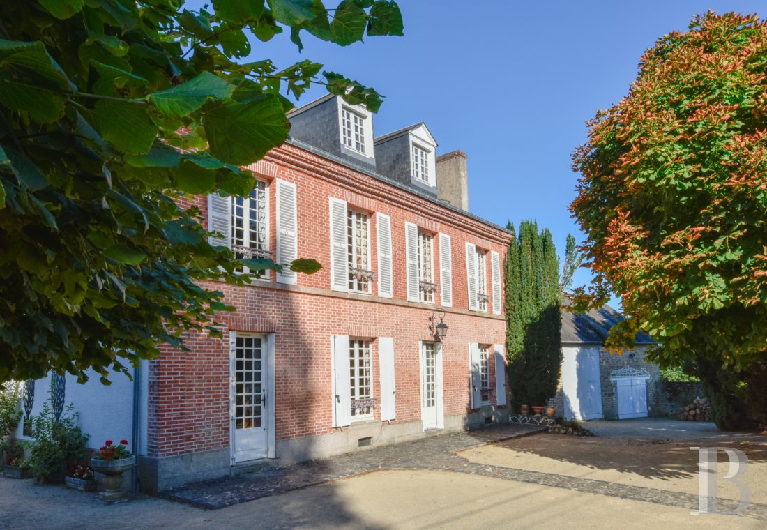 Character houses for sale - center-val-de-loire - A Sologne-style house and its outbuildings, set in a vast enclosed garden,  40 minutes from Limoges, close to the Brenne Regional Nature Park