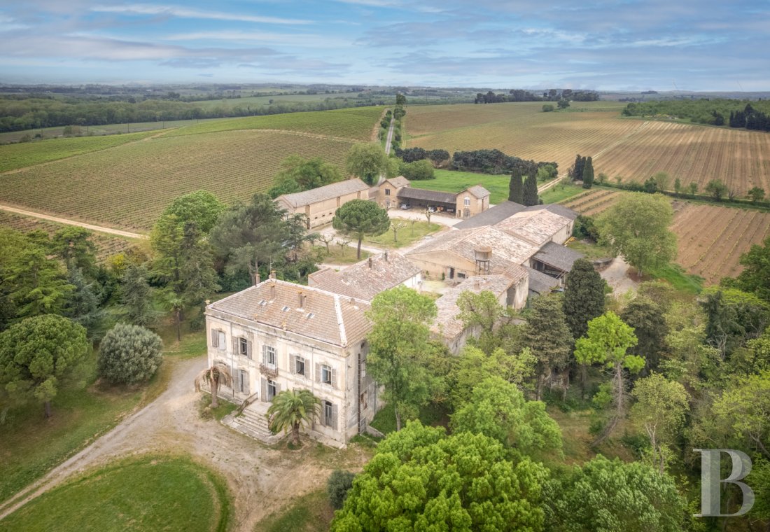 Vineyards for sale - languedoc-roussillon - A 72 ha wine estate and its manor house with outbuildings  close to the town of Carcassonne in the Aude department 