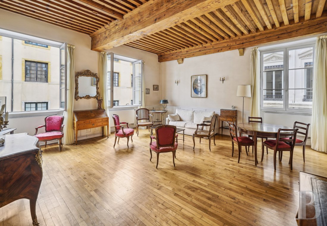properties in town for sale - rhones-alps - A 131 m² flat on the 2nd floor of an old building with lift,  close to Rue de la République and the Opera district in Lyon 