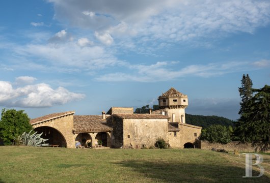 A thousand-year-old estate surrounded by wooded hills north of Girona in Catalonia - photo  n°2
