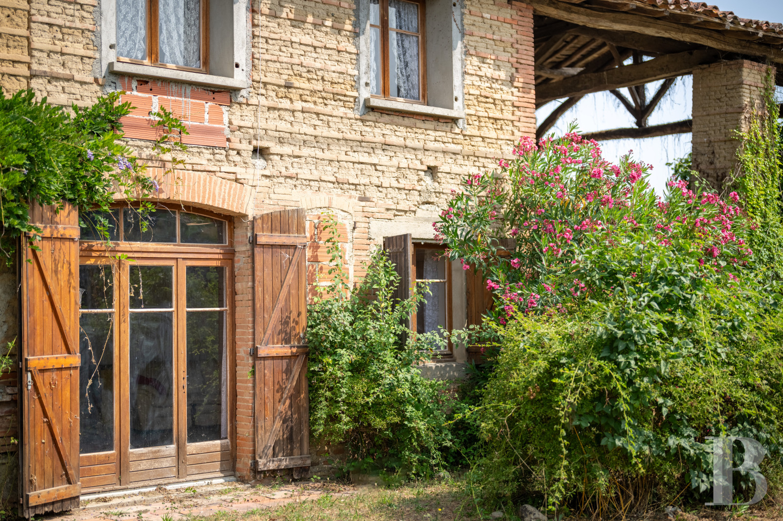 Character houses for sale in France 20 minutes from Montauban