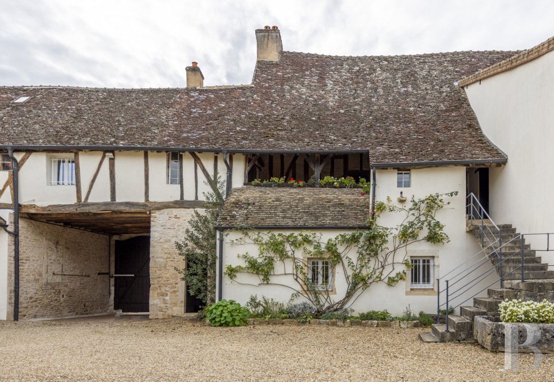 Residences for sale in France between Beaune and ChalonsurSaône