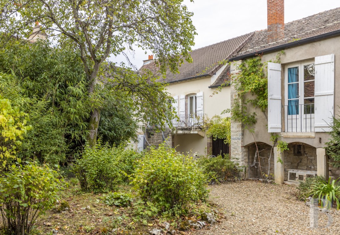 Residences for sale in France between Beaune and ChalonsurSaône