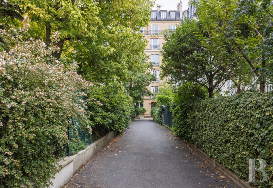apartments for sale - paris - A 95 m², two-bedroom flat in the prestigious Villa des Ternes,  a 1932 residence in the 17th arrondissement of Paris, on the Rive Droite 