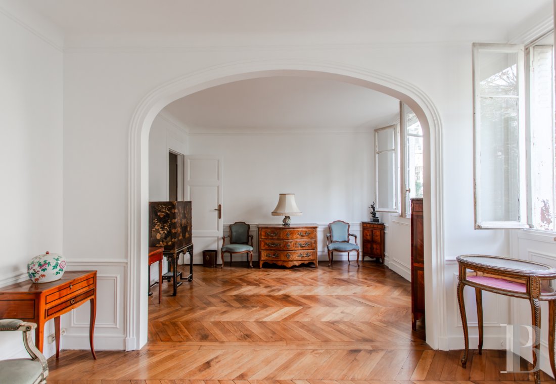 apartments for sale - paris - A 95 m², two-bedroom flat in the prestigious Villa des Ternes,  a 1932 residence in the 17th arrondissement of Paris, on the Rive Droite 