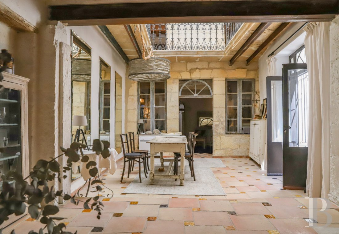 Village houses for sale - provence-cote-dazur - A completely restored 19th-century fisherman's house and a cane worker's house,  with their three connecting enclosed courtyards in Tarascon