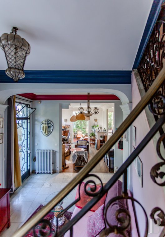 Character houses for sale - ile-de-france - An old orangery converted into a splendid house with annexes, a lush garden and an Italian ambience, just east of Paris in the town of Neuilly-Plaisance
