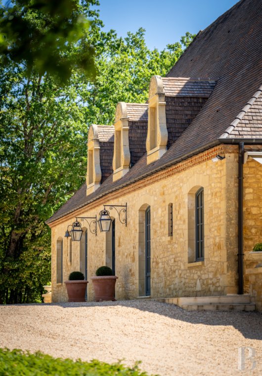 A country manor built in 17th century Périgord style south of Sarlat-la-Caneda in the Dordogne - photo  n°2