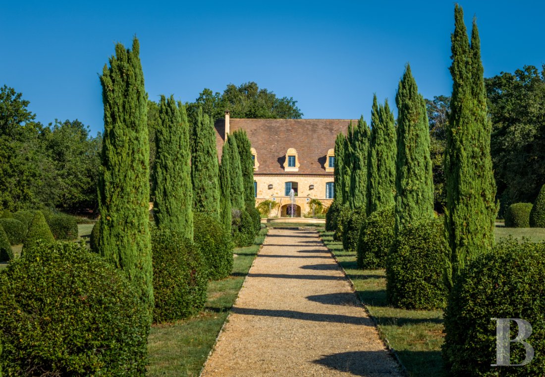A country manor built in 17th century Périgord style south of Sarlat-la-Caneda in the Dordogne - photo  n°5