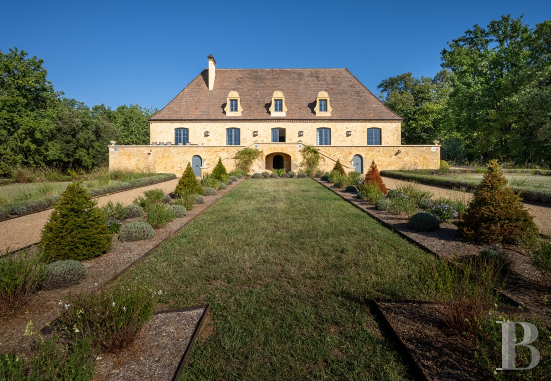 A country manor built in 17th century Périgord style south of Sarlat-la-Caneda in the Dordogne - photo  n°37