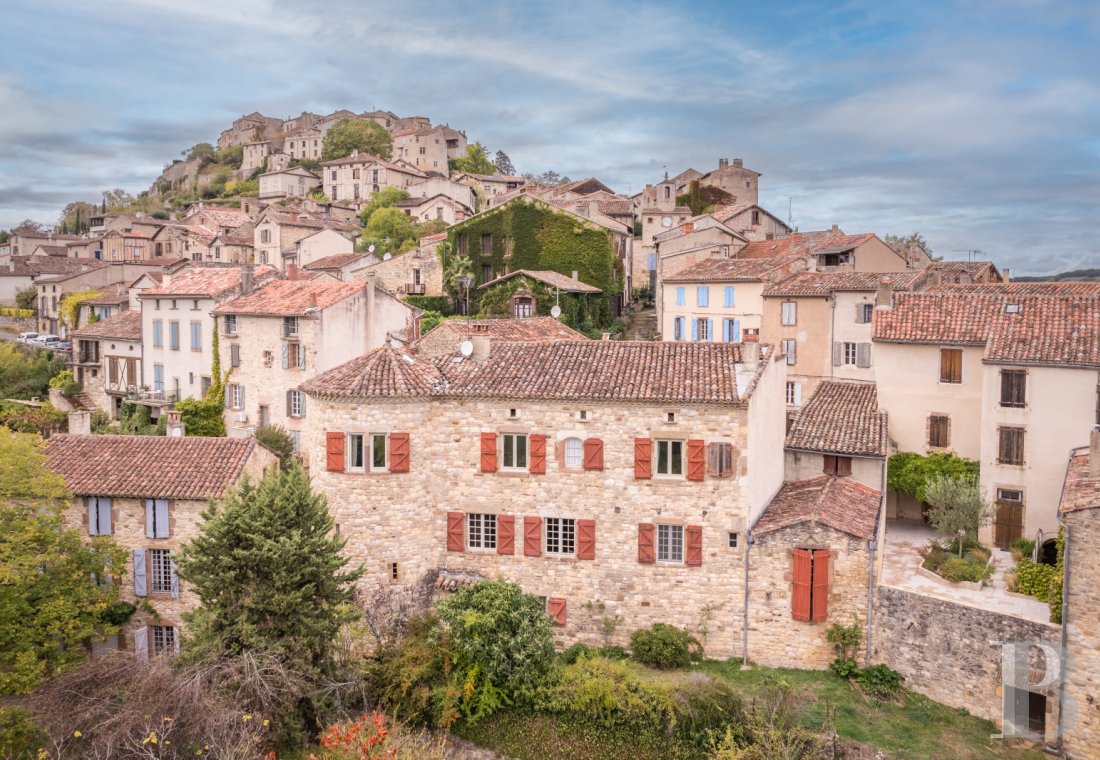 Village houses for sale - midi-pyrenees - A large house with a terraced garden in the heart of Cordes-sur-Ciel, one of the «Most Beautiful Villages in France»