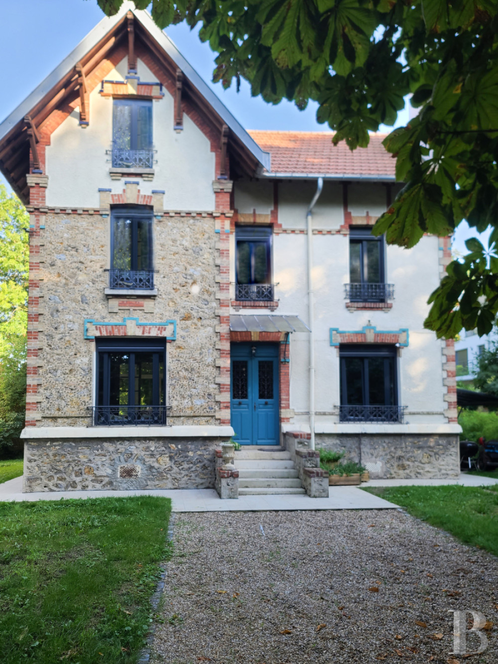 Houses for sale in France in the town of Andrésy, near Paris