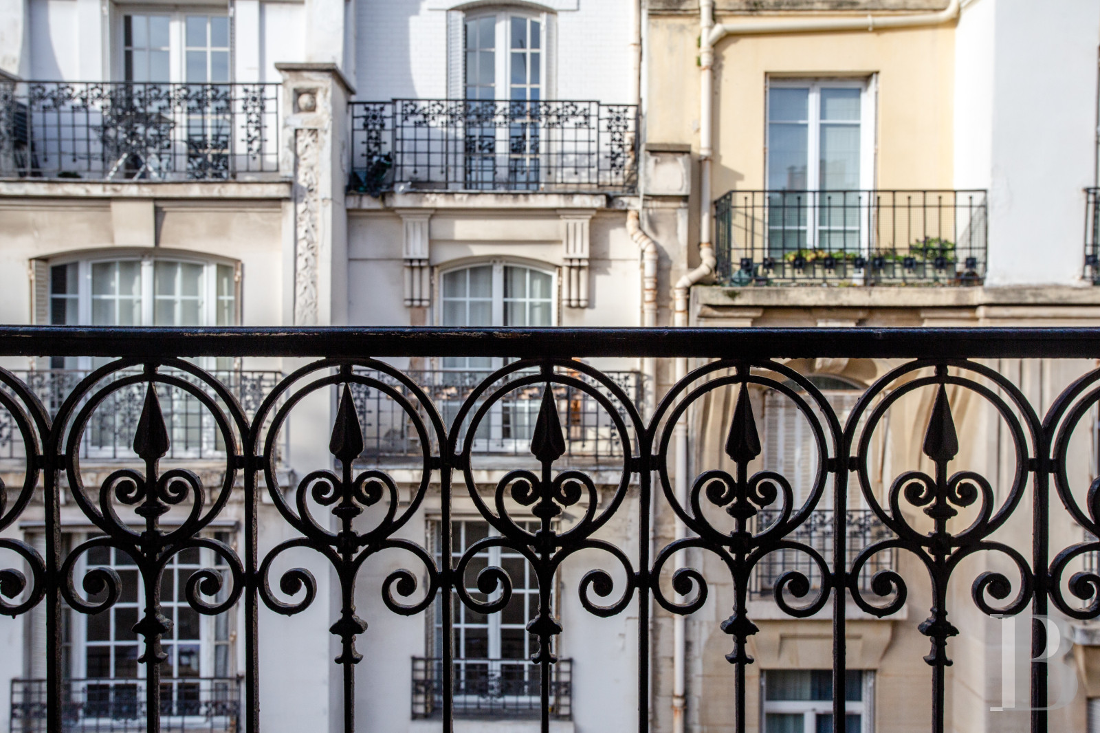 apartments for sale in France 7th and 15th arrondissements meet