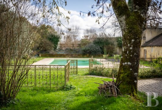 character properties France aquitaine   - 17