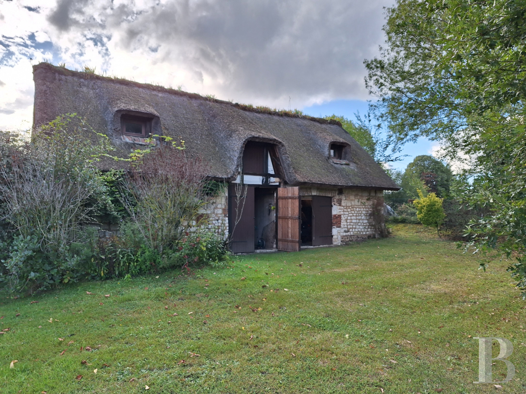 Character houses for sale in France 25 minutes from Rouen