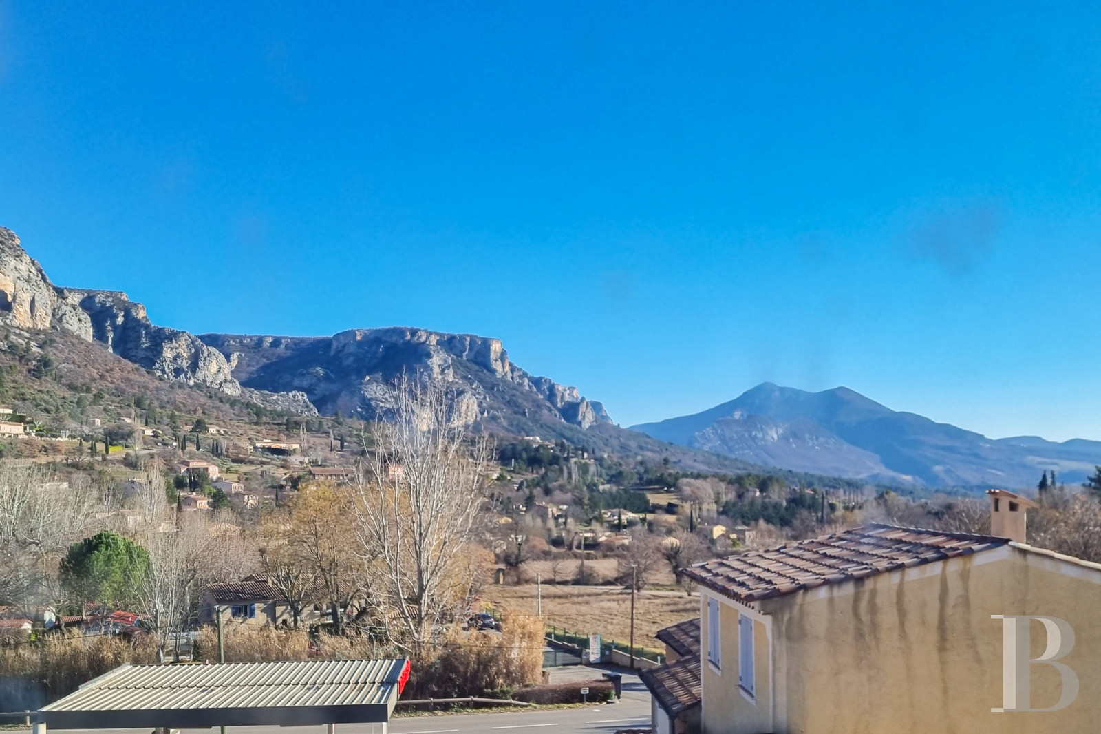 Village houses for sale in France Verdon village