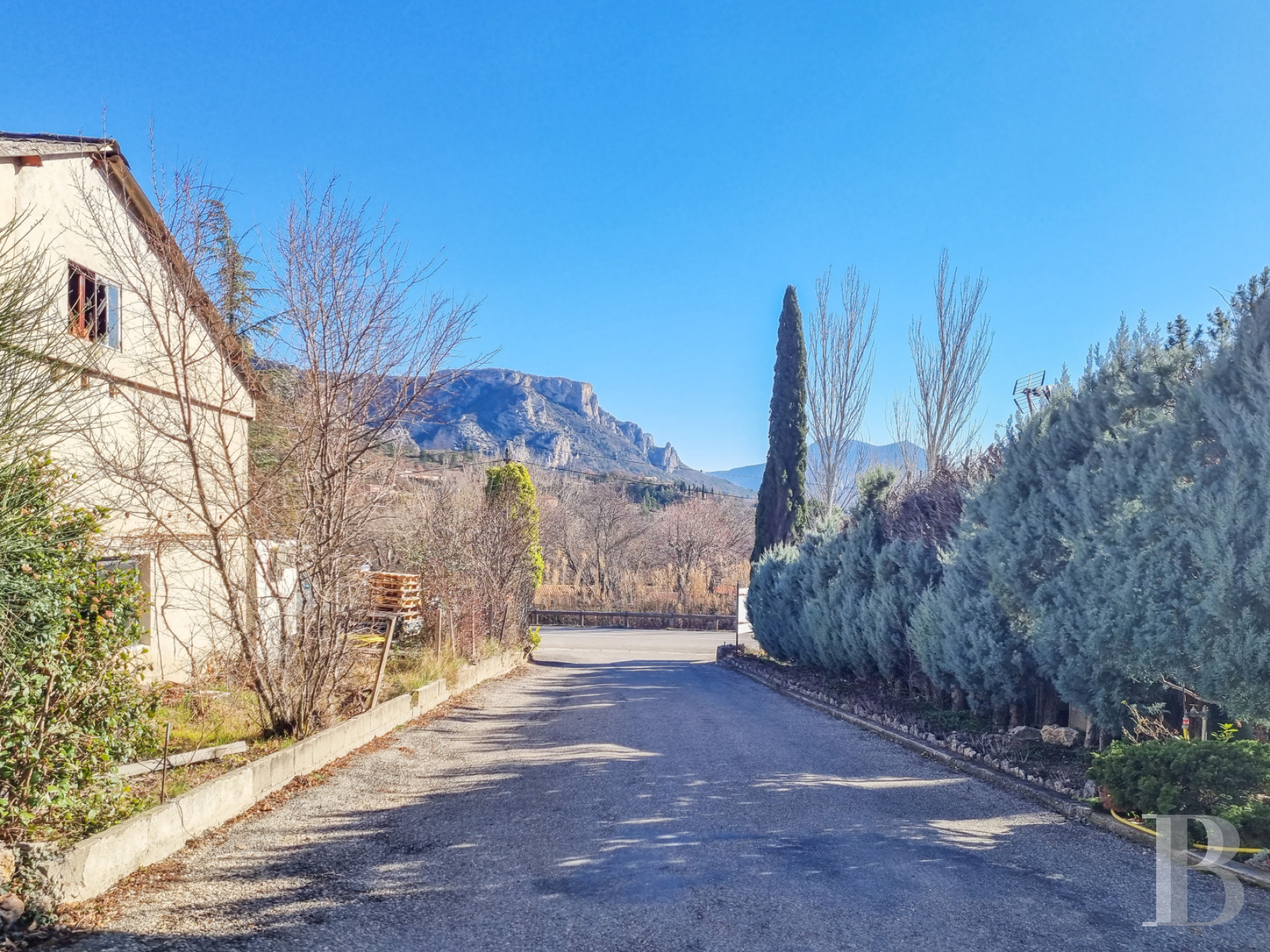 Village houses for sale in France Verdon village