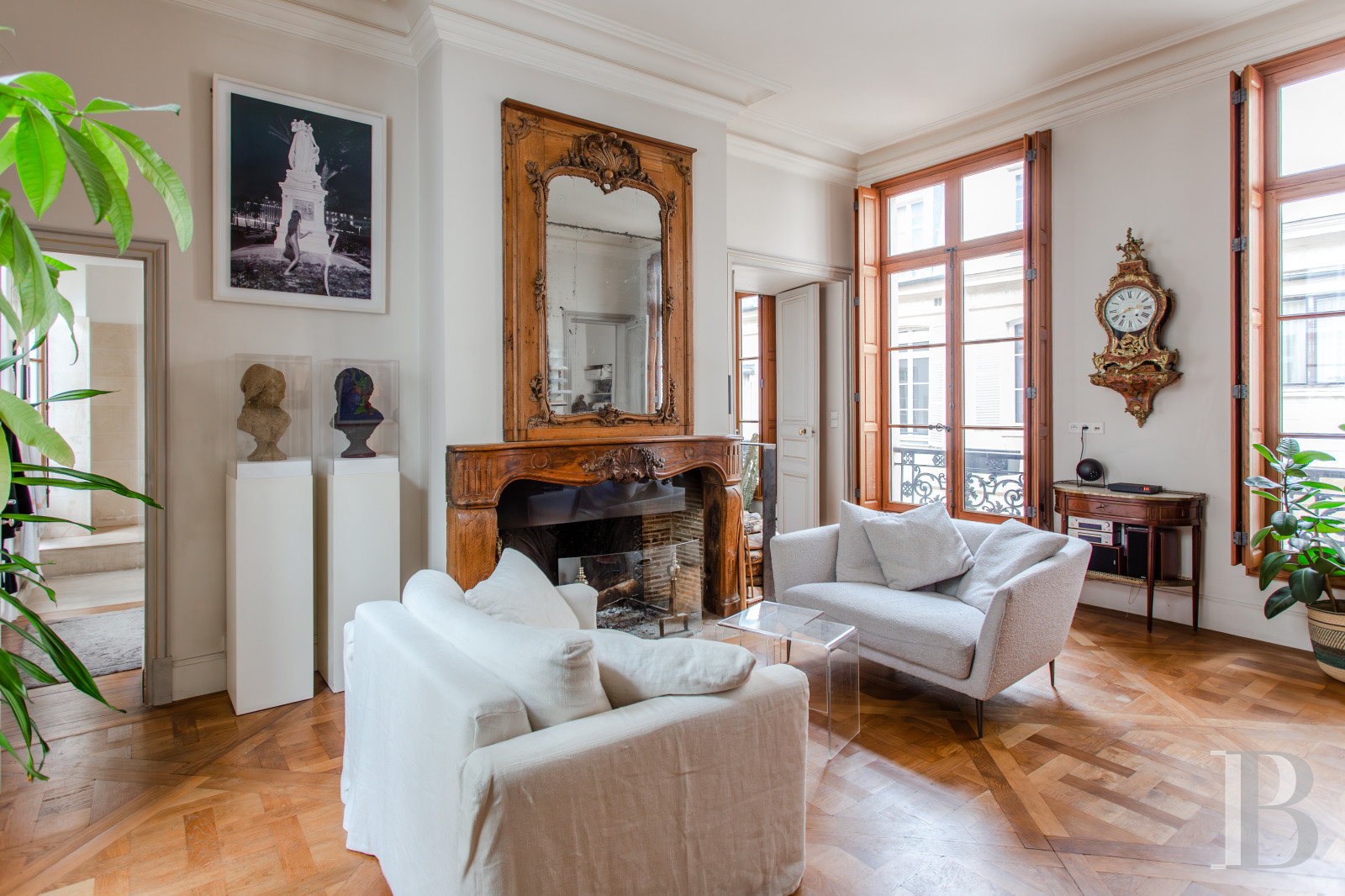 apartments for sale in France between the famous squares Place Vendôme ...