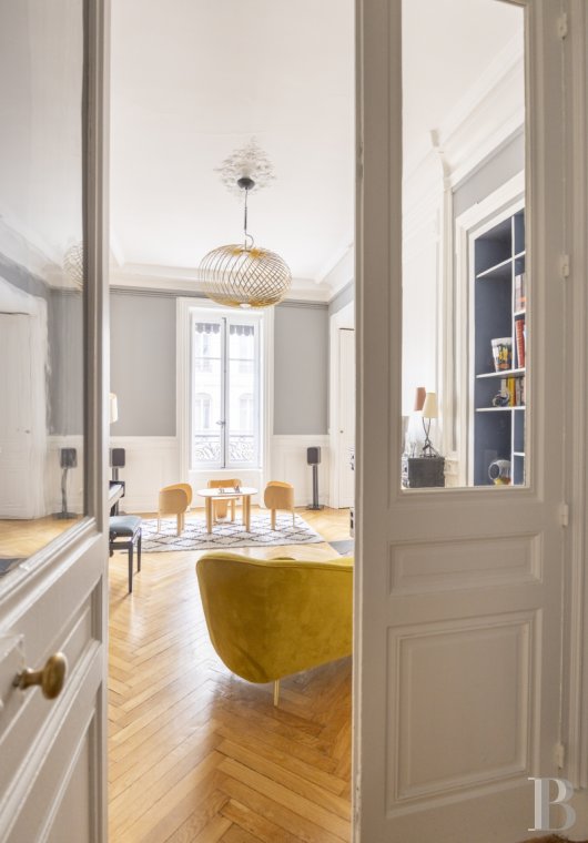 apartments for sale - rhones-alps - A large apartment with balconies in Lyon, nestled in  a 19th-century edifice on the city’s river peninsula