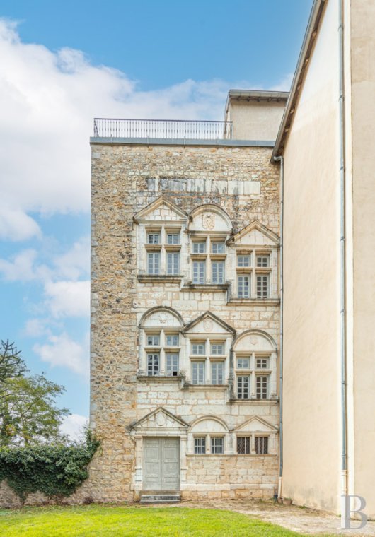 Historic buildings for sale - rhones-alps - A 96m² apartment in a 15th-century chateau listed as a historical monument with two hectares of grounds, nestled in a village in France’s Ain department, between Lyon and Geneva