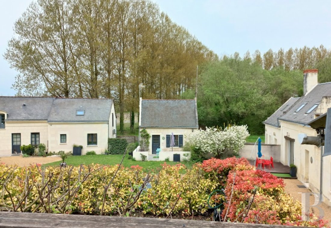Village houses for sale - center-val-de-loire - A set of three fully restored dwellings with outbuildings, swimming pool   and a 2 300 m² garden halfway between Azay-le-Rideau and Chinon