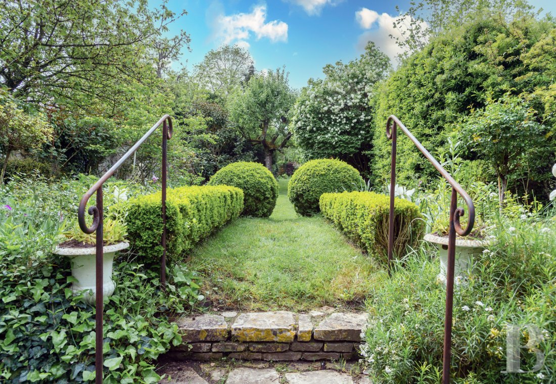 Mansion houses for sale Chantilly in France