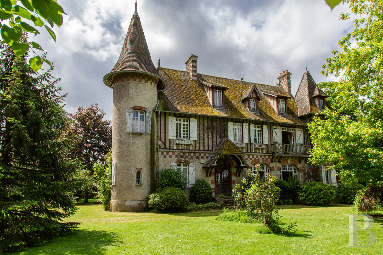 Manors for sale in France 70 kilometres southeast of Paris, in the