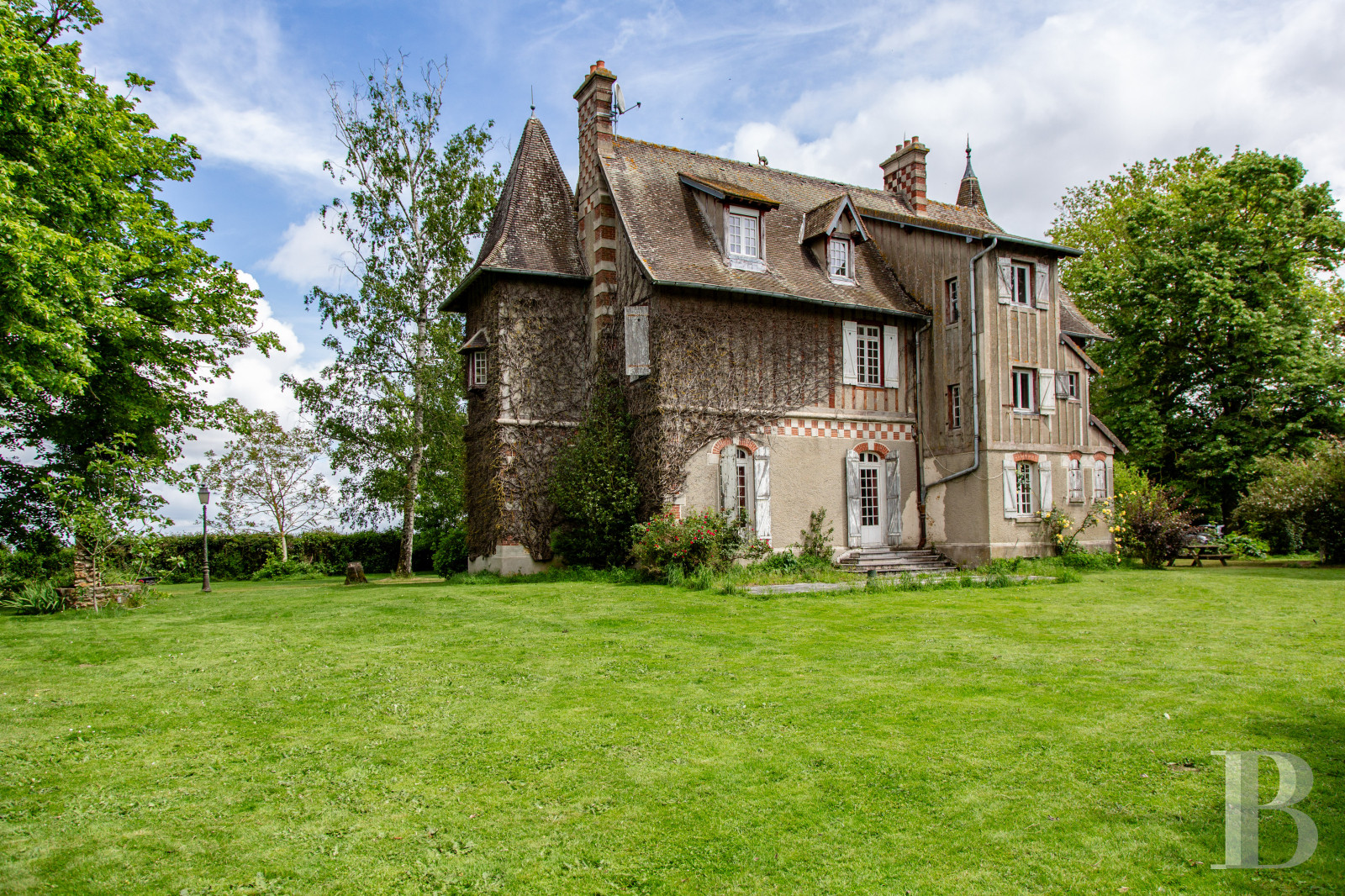 Manors for sale in France 70 kilometres southeast of Paris, in the