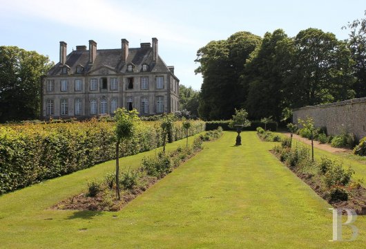 An 18th century chateau and its outbuildings spread across the heights of Val de Saire  in the Cotentin - photo  n°10