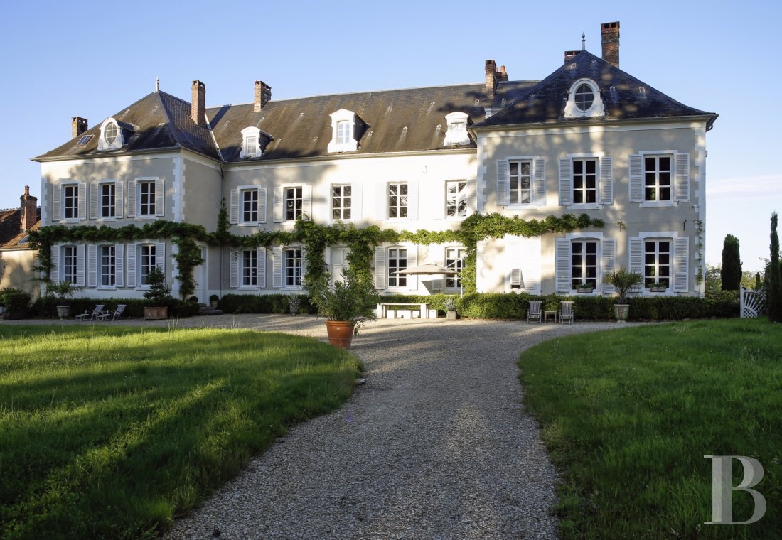 Not far from Auxerre, a chateau like no other with art and design at the heart of the experience - photo  n°5