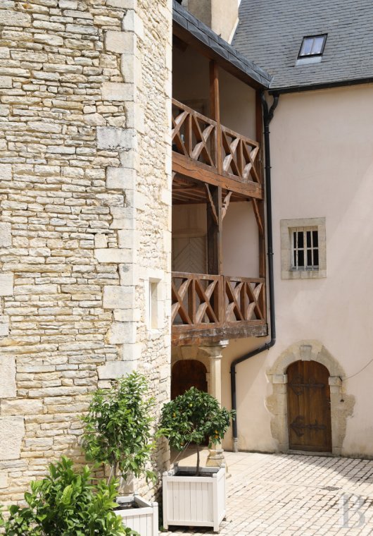 A wine estate and 16th century chateau  in the heart of Burgundy and the Auxey-Duresses vineyards - photo  n°30