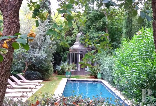 A former mansion transformed into a guest house  in the middle of the largest private garden in the papal city of Avignon  - photo  n°7