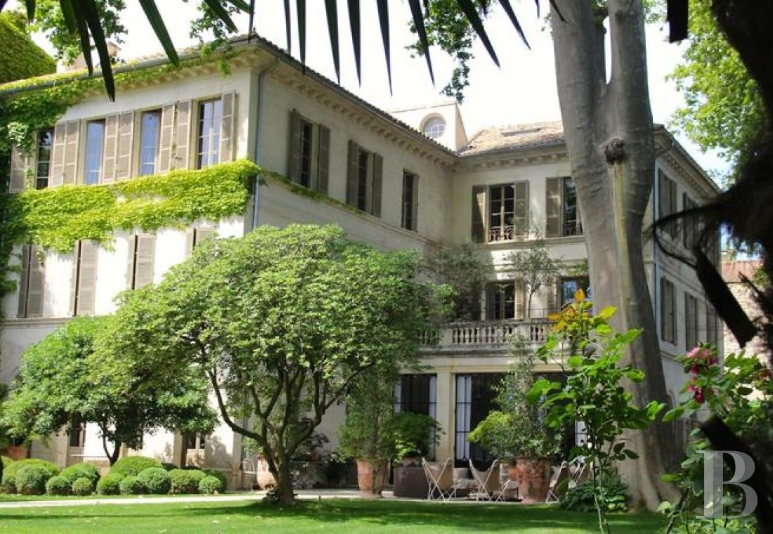 A former mansion transformed into a guest house  in the middle of the largest private garden in the papal city of Avignon  - photo  n°5