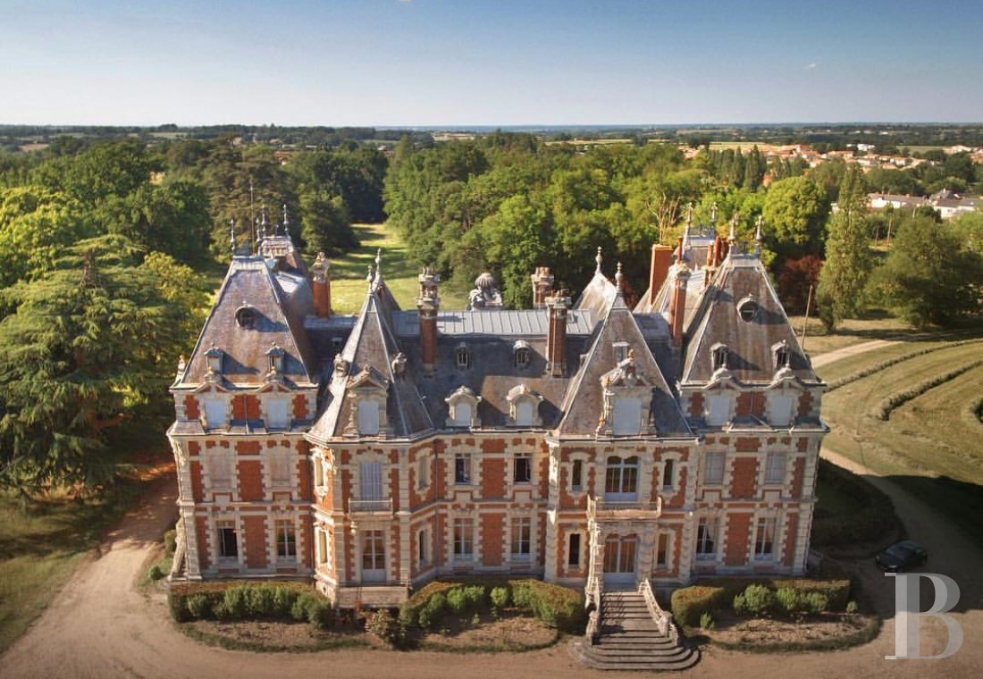 A family chateau surrounded by land between Angers and Cholet - photo  n°7