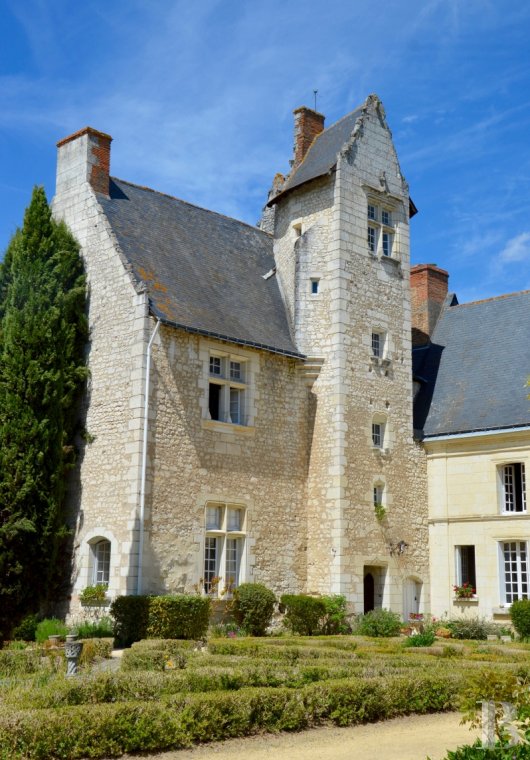 Manors for sale in Saumur and surrounding area in France