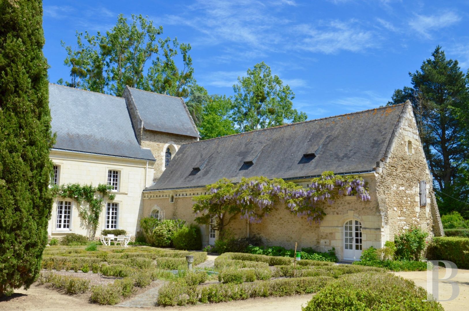 Manors for sale in Saumur and surrounding area in France