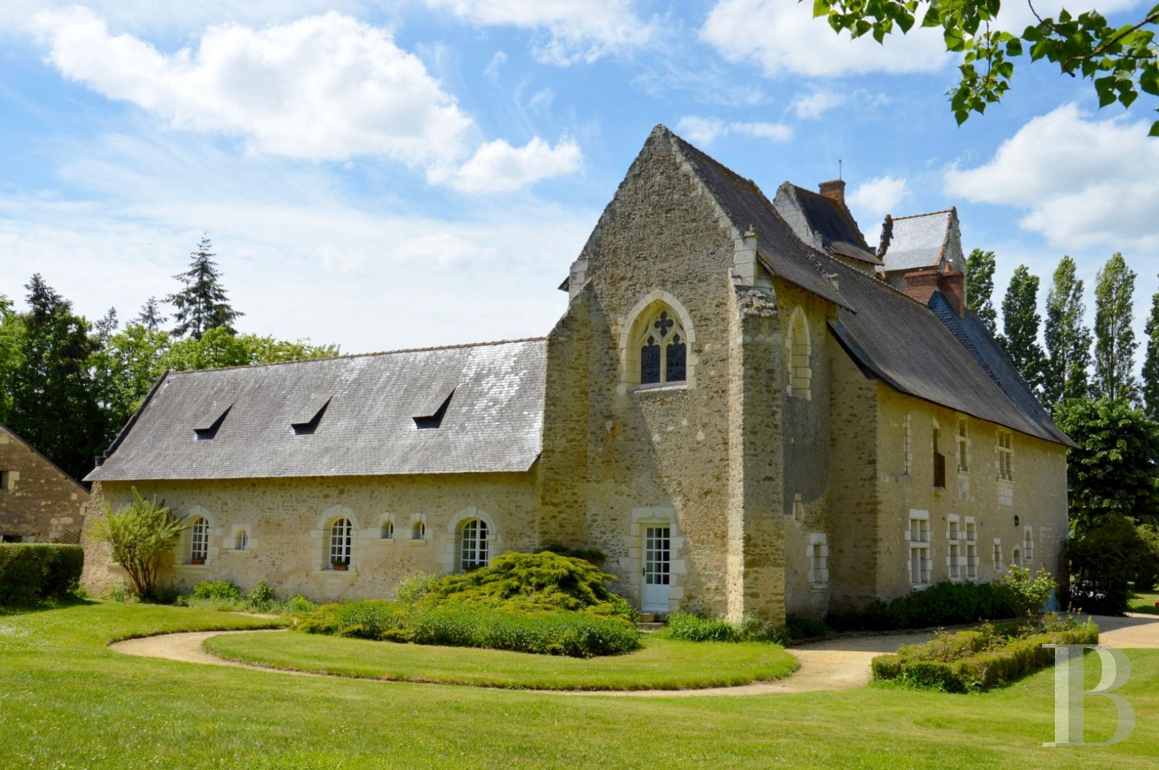 Manors for sale in Saumur and surrounding area in France