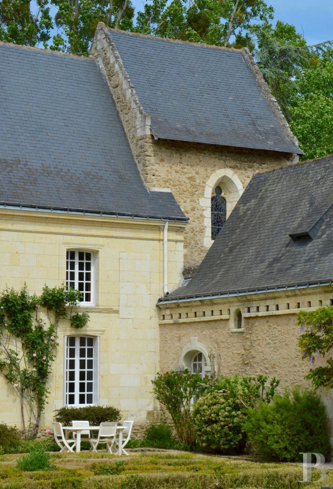 Manors for sale in Saumur and surrounding area in France