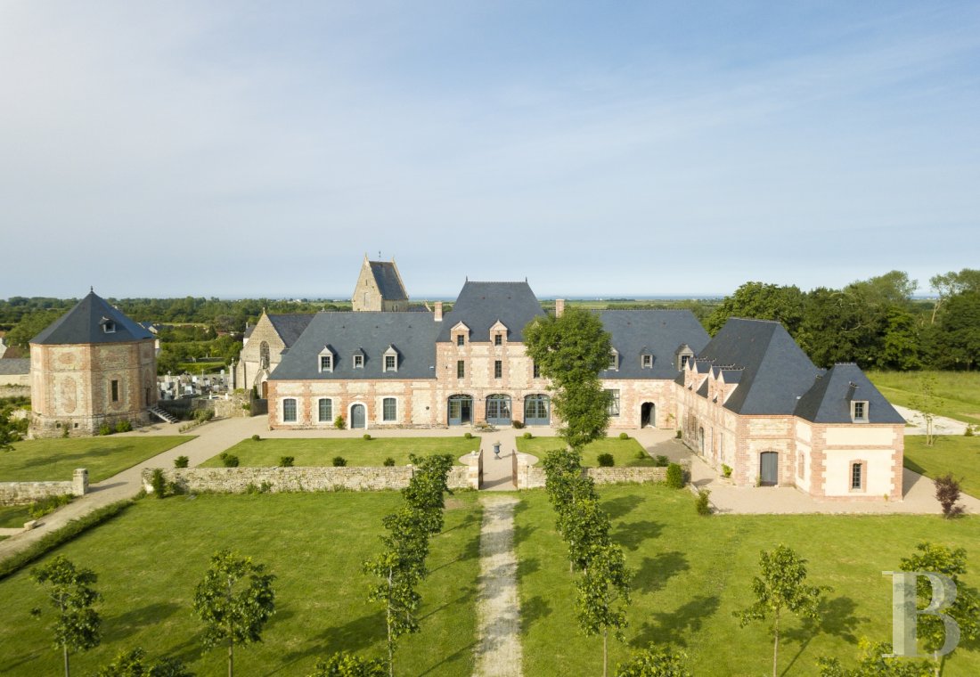 An old 17th century estate near the landing beaches in Cotentin, between Saint-Lô and Cherbourg - photo  n°1