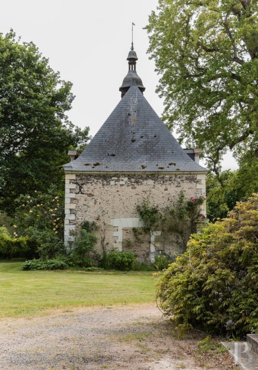 A chateau and its park who have made their mark on the centuries in the middle of the Angevin countryside - photo  n°3