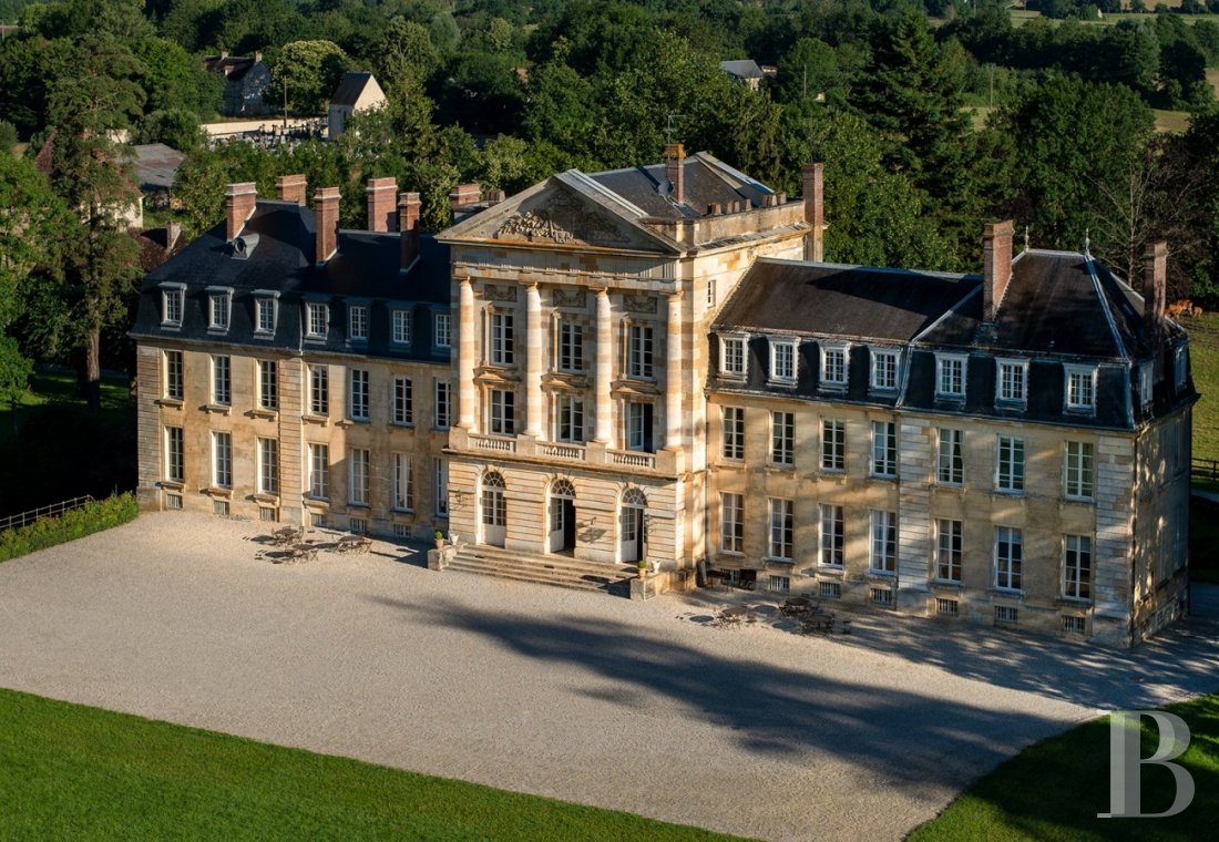 A majestic and classical 18th century chateau and its former grower manager surrounded by its grounds  in the Orne - photo  n°52