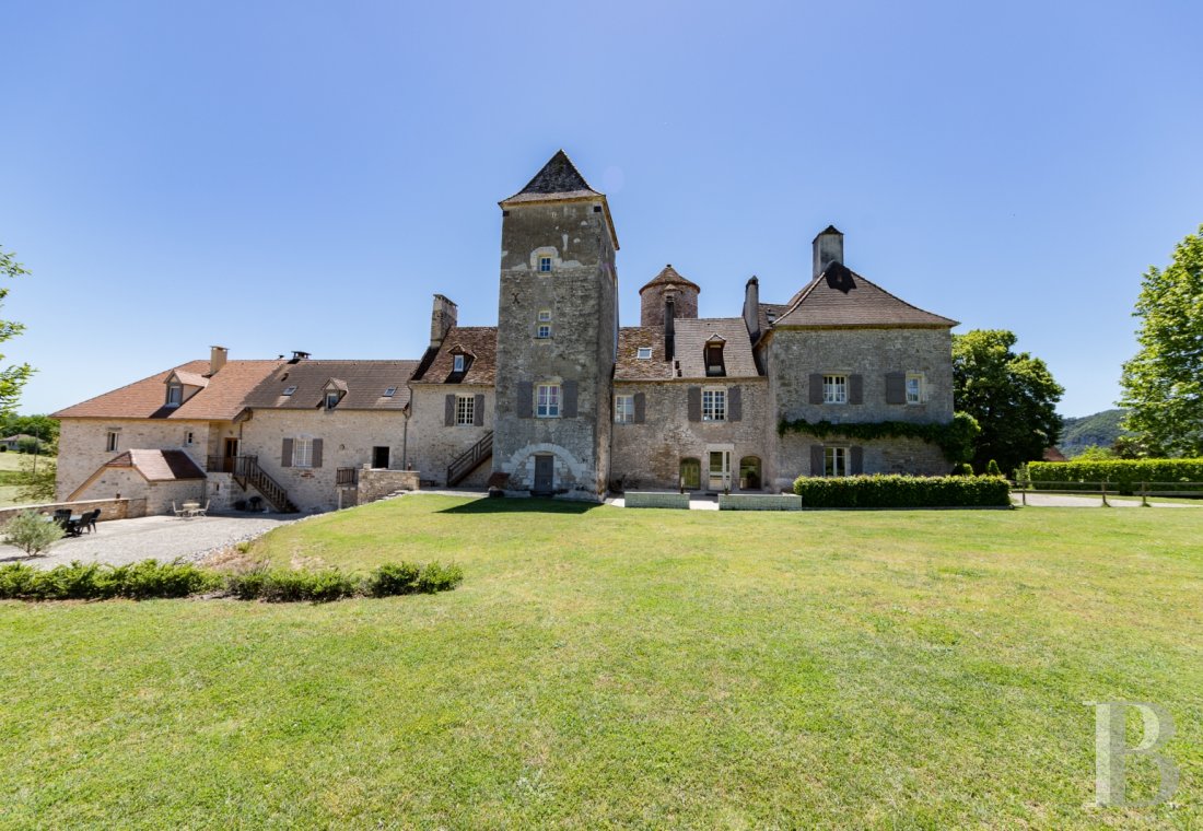 A fortified house and its many gites in the heart of Haut-Quercy and the Dordogne valley - photo  n°1