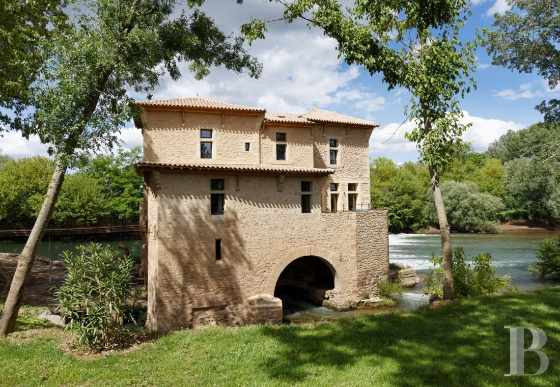 A former fortified mill transformed into a family home  on the banks of the Hérault, between Montpellier and Béziers - photo  n°1
