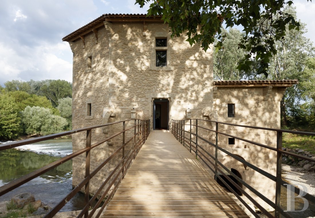 A former fortified mill transformed into a family home  on the banks of the Hérault, between Montpellier and Béziers - photo  n°3