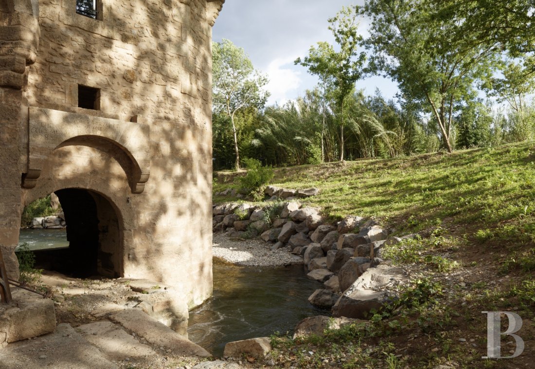 A former fortified mill transformed into a family home  on the banks of the Hérault, between Montpellier and Béziers - photo  n°4
